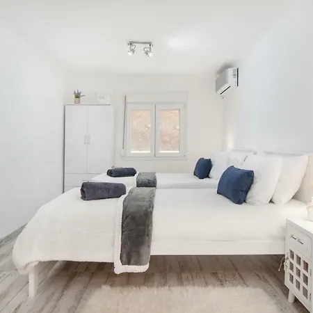 Apartment Seafront Private Studio